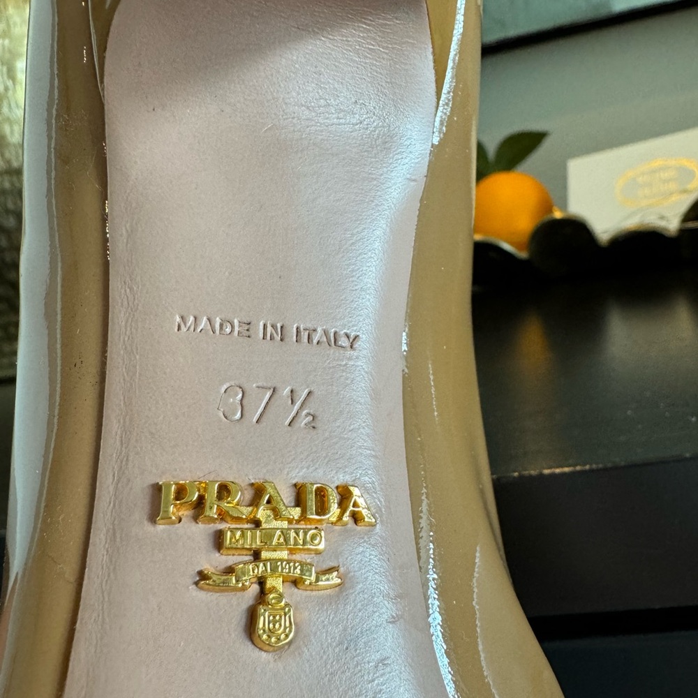 Authentic Prada beige/fawn platform patent leather pumps 3 inch heel 🇮🇹 be sexy